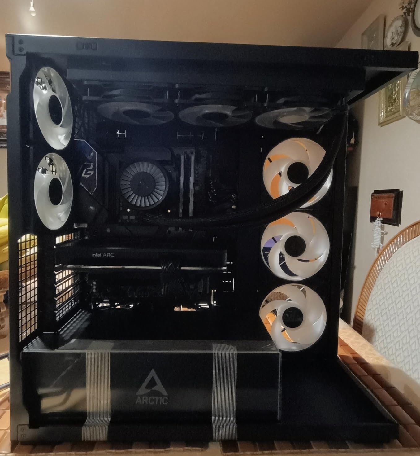 ARCTIC Xtender Black (Tinted Glass) - PC Case, Tempered Panorama Glass, 2 x 420 mm Radiator Support, Full Tower, Big Tower, E-ATX, 5X A-RGB Fans pre-Mounted - Black customer photo 2