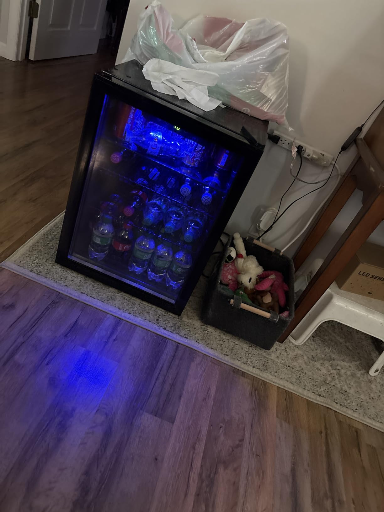 Erivess 24 Can Mini Fridge, 0.6 Cu.ft Beverage Refrigerator Cooler, Black customer photo 1