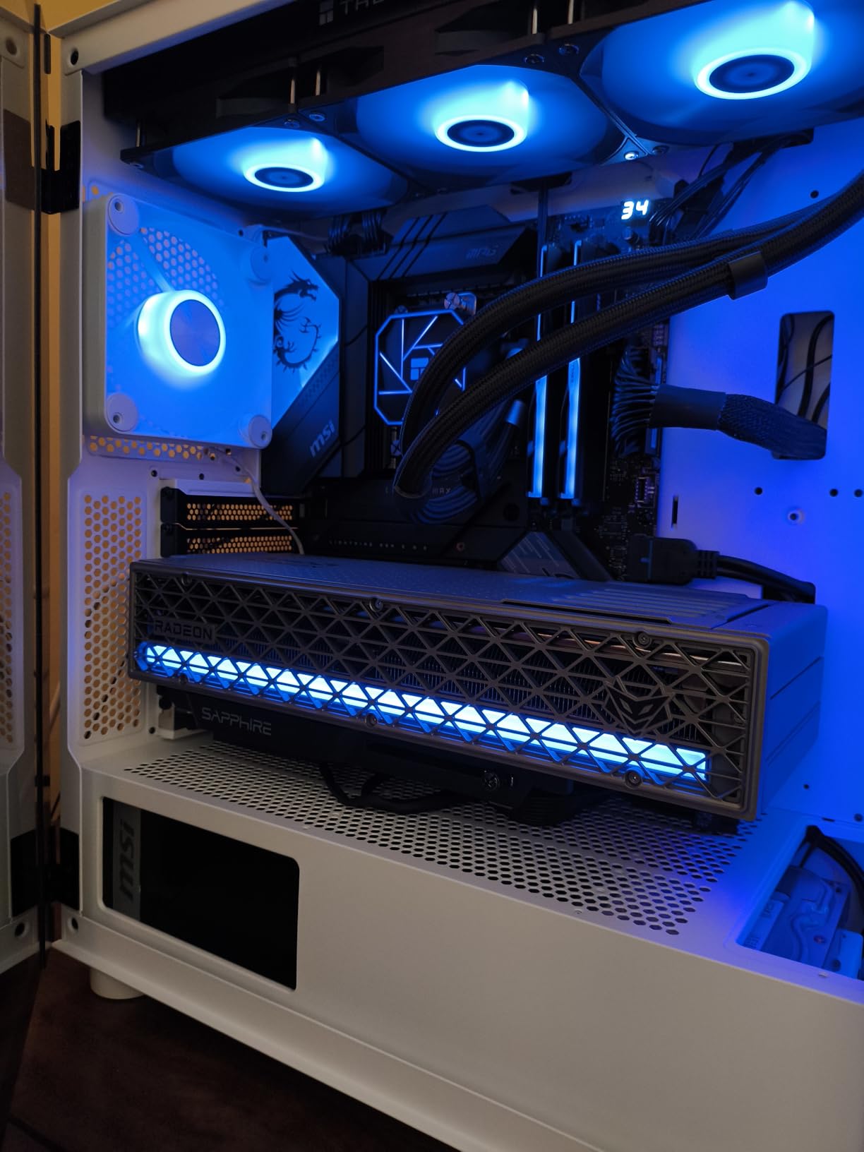Sapphire Nitro+ AMD Radeon™ RX 9070 XT Gaming OC 16GB Dual HDMI/Dual DP customer photo 1