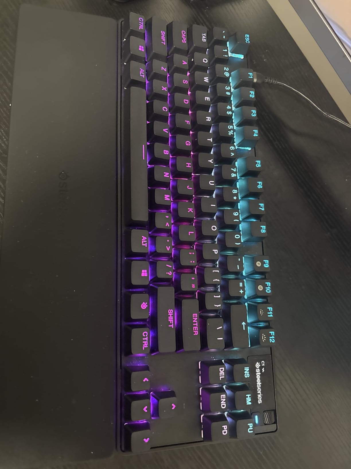 SteelSeries Apex Pro TKL Gen 3 Gaming Keyboard - OmniPoint 3.0 Analog Magnetic Switches, Quickset Auto-Presets (Rapid Trigger, Rapid Tap/SOCD, Protection Mode), OLED, RGB, PBT Keycaps, USB-C, White customer photo 1