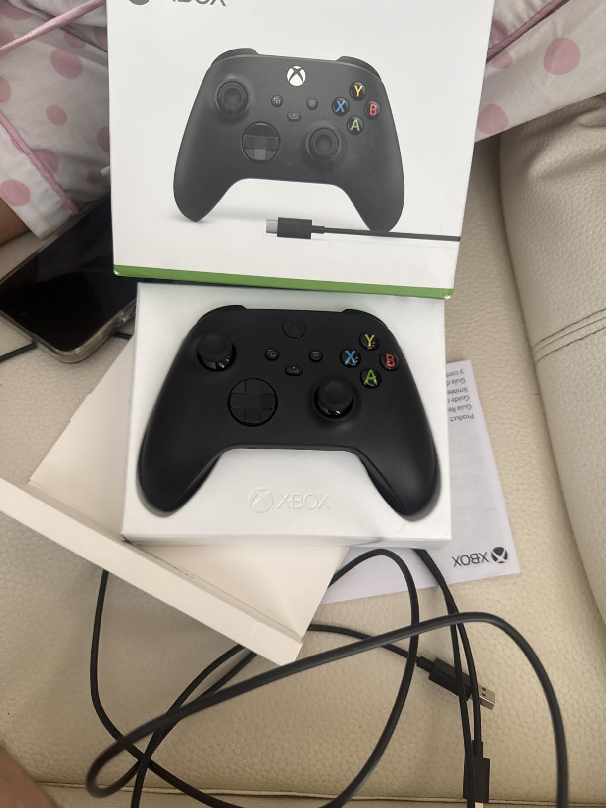 XBOX Wireless Gaming Controller + USB-C Cable | Carbon Black | Consoles, PCs, TVs, mobile, and more | Textured Grip | Wireless, Bluetooth, USB-C Connectivity customer photo 1
