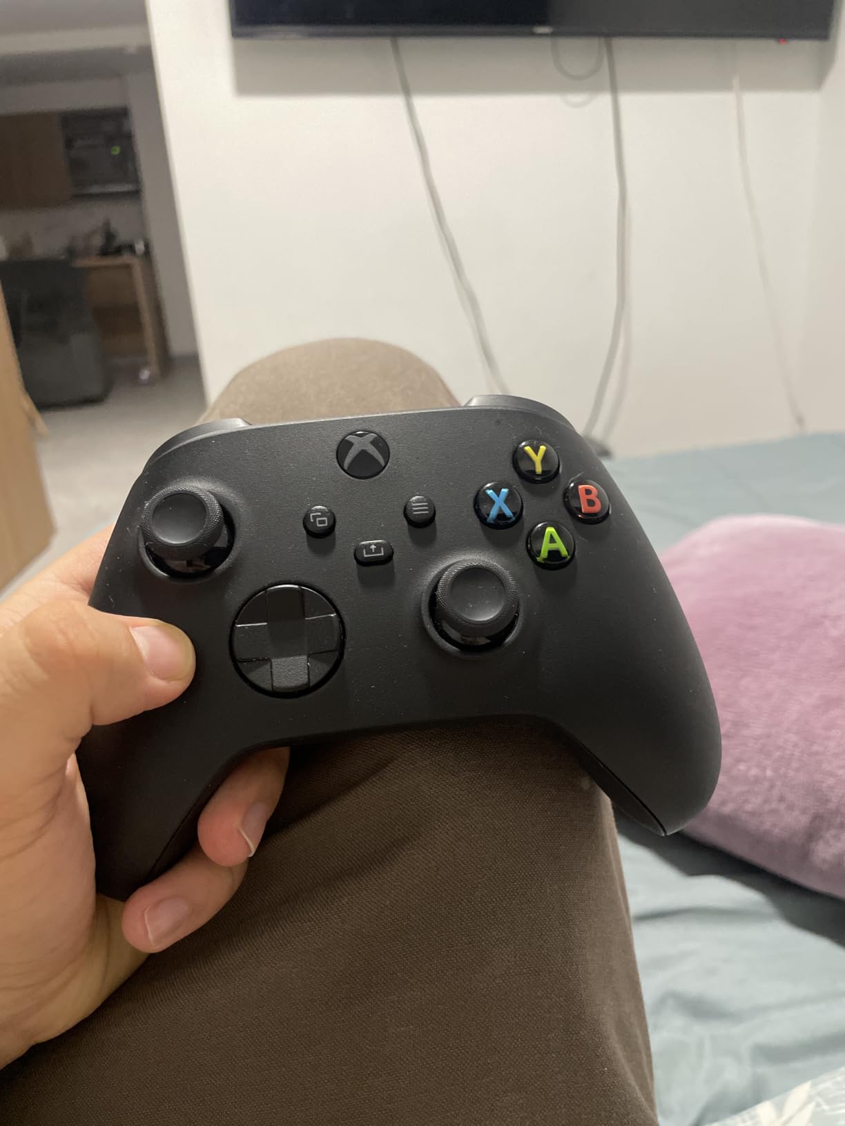 XBOX Wireless Gaming Controller + USB-C Cable | Carbon Black | Consoles, PCs, TVs, mobile, and more | Textured Grip | Wireless, Bluetooth, USB-C Connectivity customer photo 2