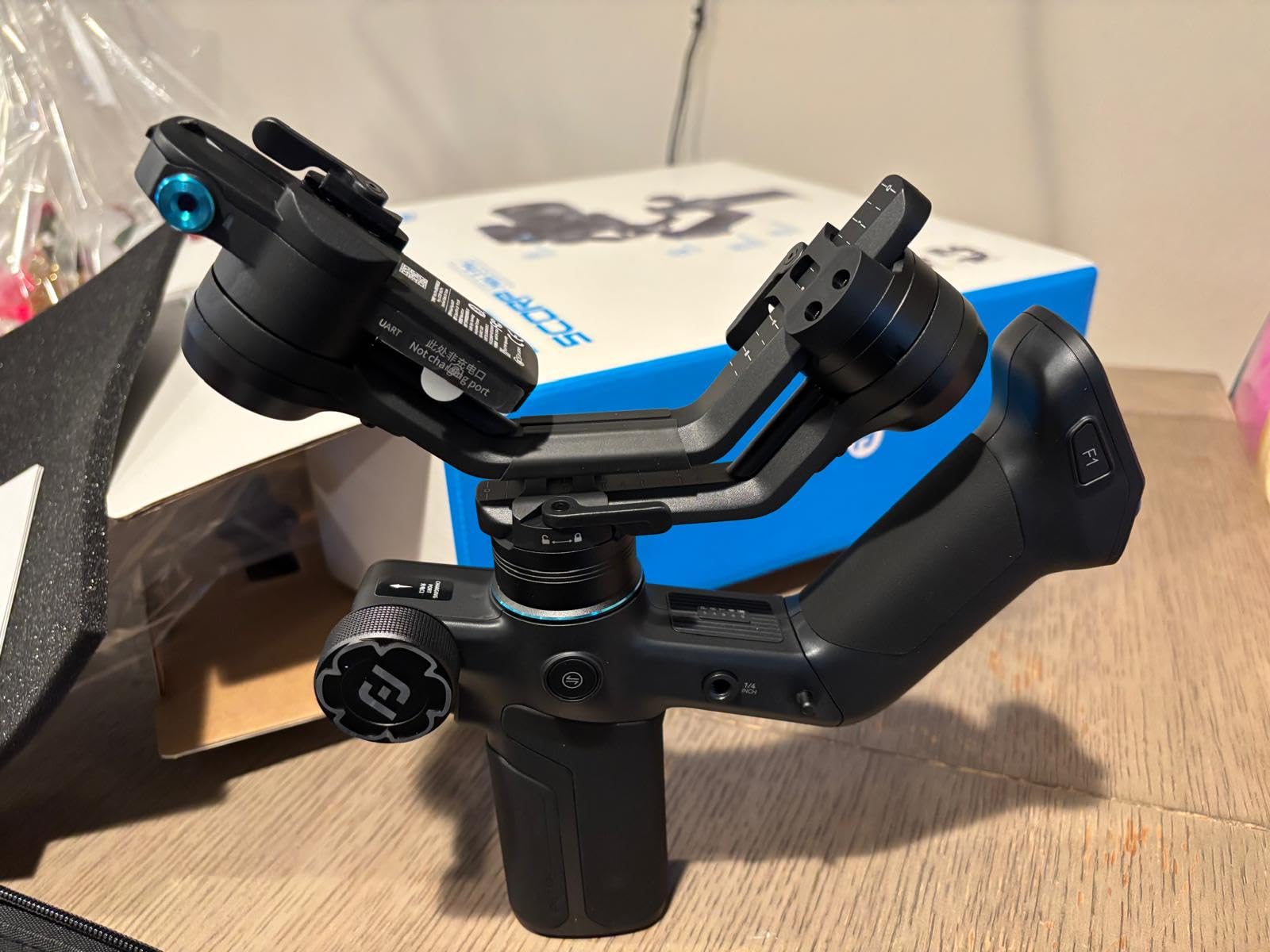 Feiyu SCORP Mini 3 Pro Kit, Gimbal Stabilizer for Camera, iPhone, Action Cam | Built-in AI Tracking, 4.4lb Payload, Detachable Screen Handle, w/Case, Light, Vertical Shoot, For Canon/Sony/Nikon Camera customer photo 1