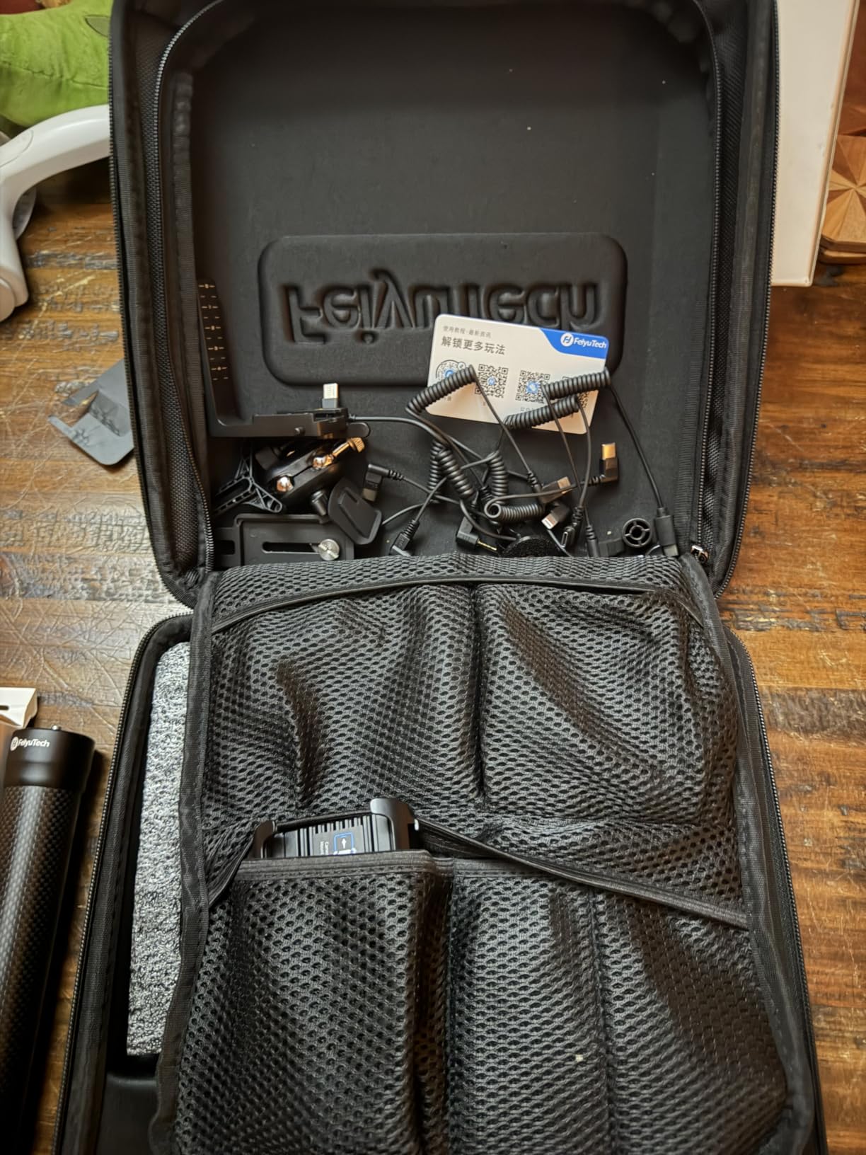 FeiyuTech SCORP Mini 3 Pro Kit, Camera Gimbal with Detachable Remote Handle | Built-in AI Tracking, 4.4lb Payload, 14h Battery Life, Native Vertical Shooting, for Canon/Sony/Nikon, Smartphones & Action Cams customer photo 2