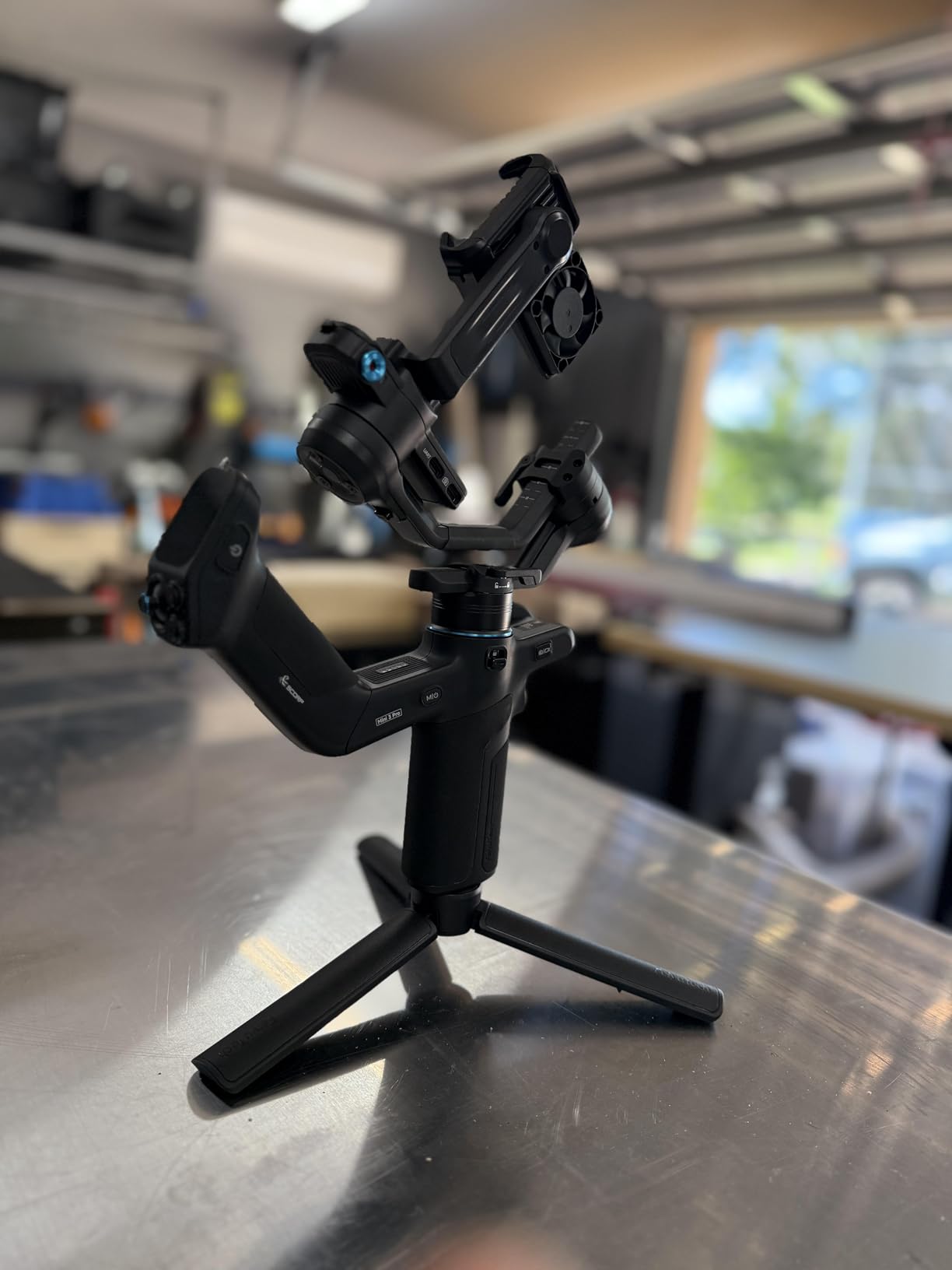 FeiyuTech SCORP Mini 3, 3-Axis Gimbal Stabilizer with Built-in AI Tracking | 4.4lb Payload, Detachable Remote Handle, Native Vertical Shooting, for Canon/Sony/Nikon, Smartphones & Action Cams customer photo 1