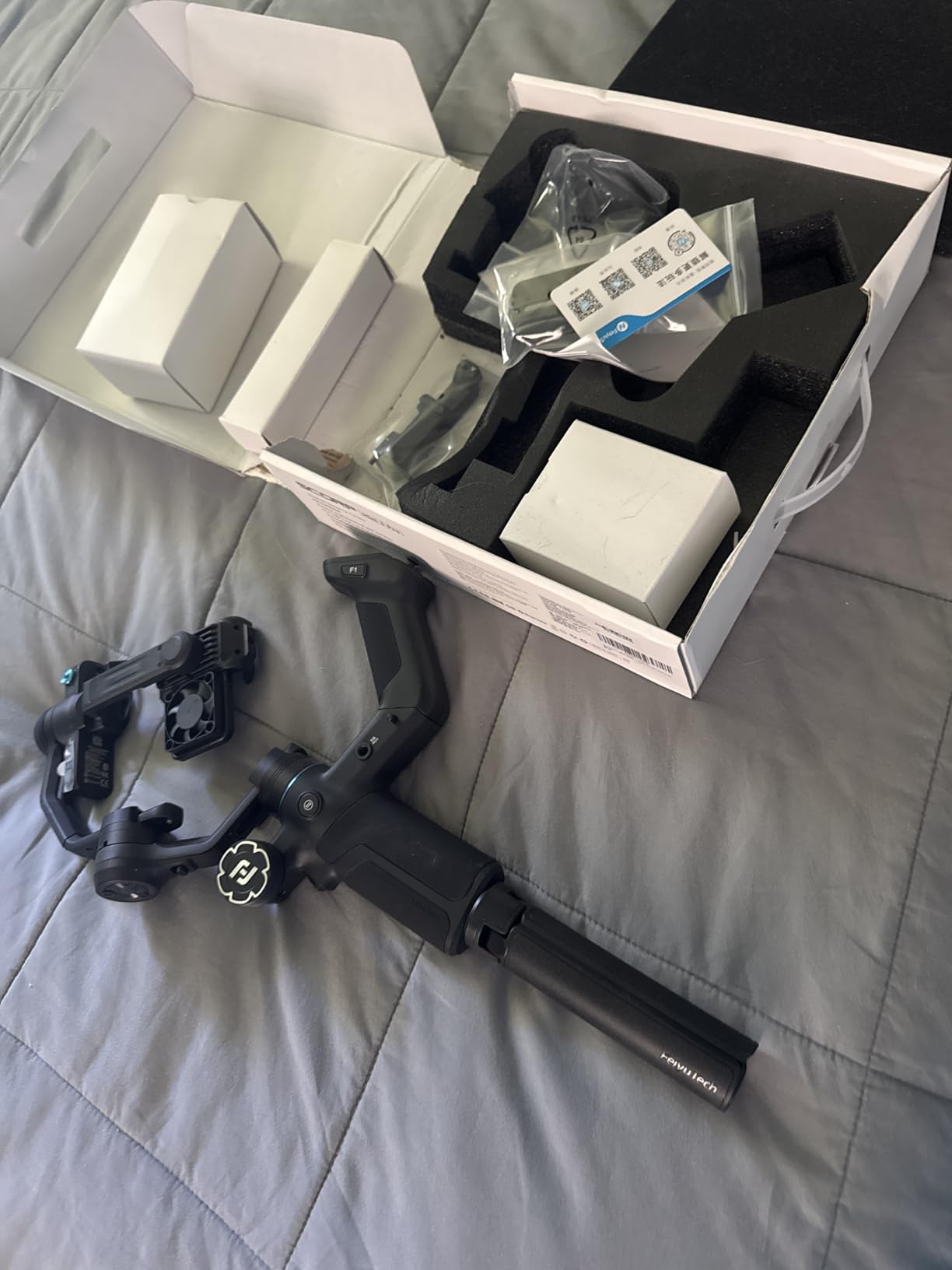 FeiyuTech SCORP Mini 3, 3-Axis Gimbal Stabilizer with Built-in AI Tracking | 4.4lb Payload, Detachable Remote Handle, Native Vertical Shooting, for Canon/Sony/Nikon, Smartphones & Action Cams customer photo 2