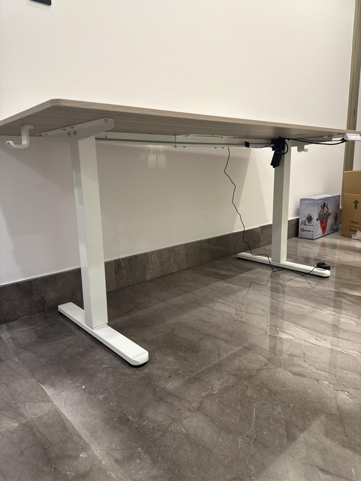 HUANUO 32x19 Inch Small Electric Standing Desk, Adjustable, Light Walnut | 176 Lbs Capacity, Rounded Corners, Wheel-Ready Feet, Compact Desktop, Apartment Workspace, 28.3–46.5 Inch Height Range customer photo 2