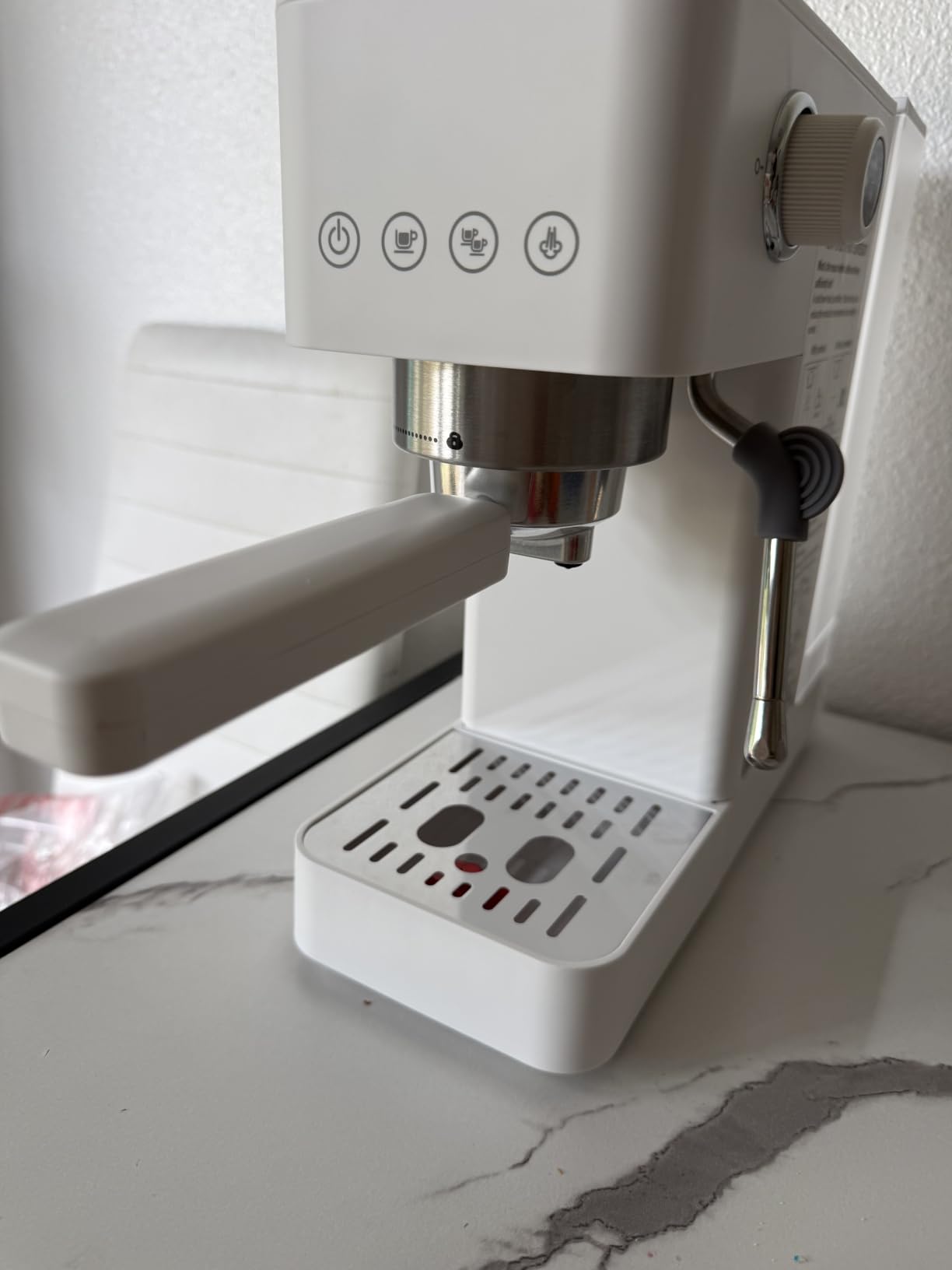AMZCHEF Compact Espresso Machine 20 Bar, Americano, Latte and Cappuccino | Easy One-Touch Brewing, 30s Heat-Up, Stable PID Control, Easy Milk Frothing, Compact Design, 50oz Tank, White customer photo 2