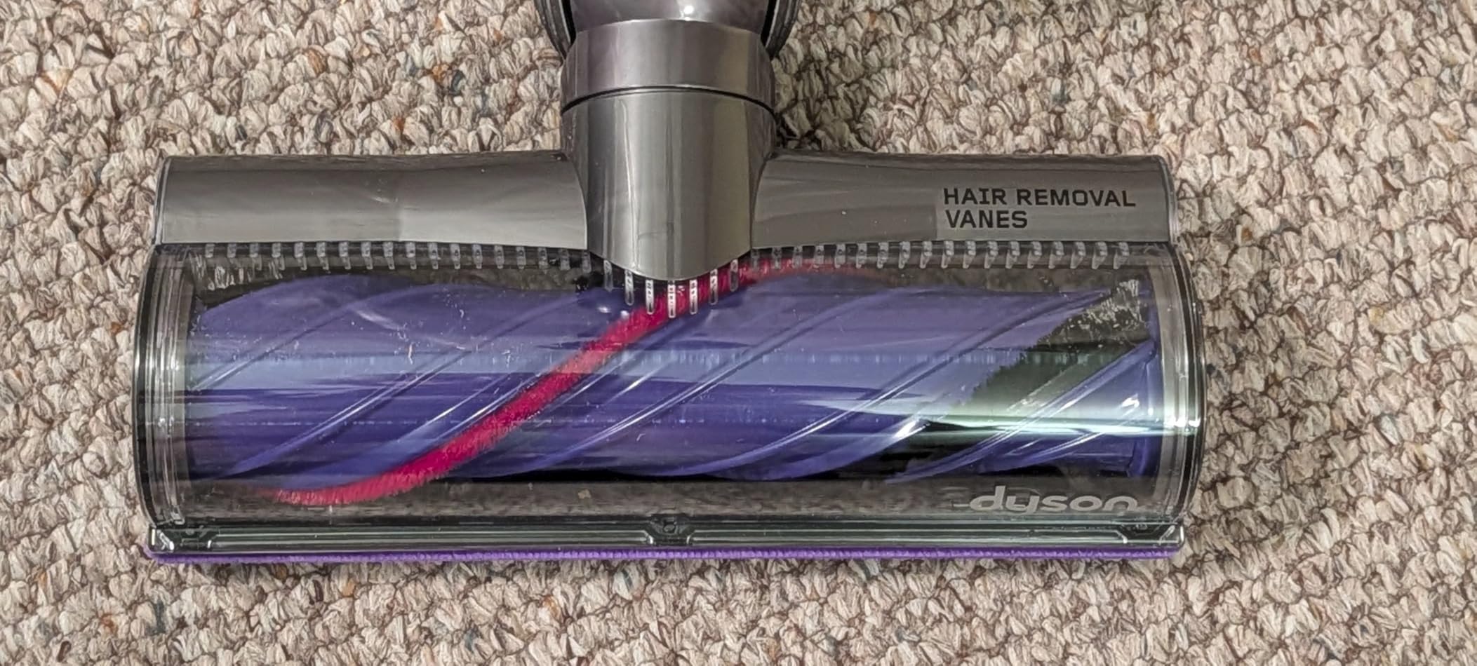 Dyson V9 Motorbar Cordless Vacuum, Cleans Hard Floors and Carpets, Detangles, Converts to Handheld, 100AW, 3 Power Modes, Up to 40 Minutes¹ customer photo 2