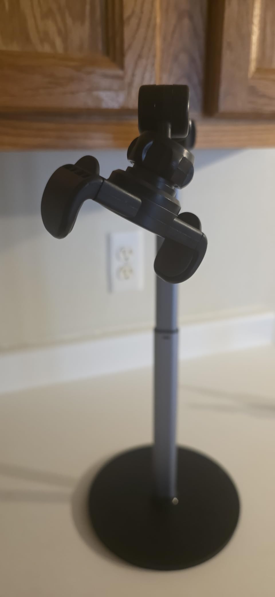 Mistriddle Overhead Phone Stand, 2-Section Telescopic Aluminum Arm | For Cooking, Crafting, Filming & Painting, 360° Adjustable Arm, Overhead Phone Holder for Recording, Perfect for Creators customer photo 1