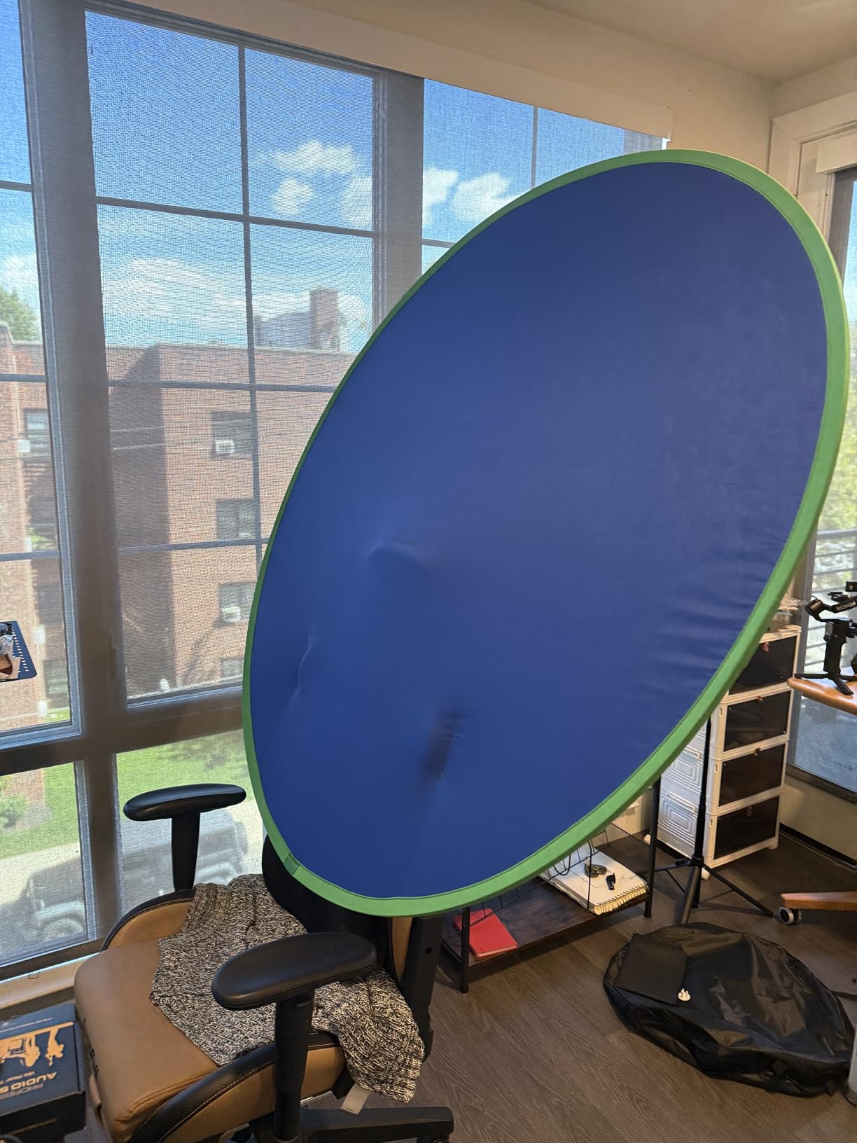 Green Screen Chair,Heorryn 59in Portable Green Blue Screen Backdrop Kit with Double Sided Pop Up Greenscreen Background for Chroma Key Photo/Video, Streaming, Conferencing and Product Photography customer photo 2
