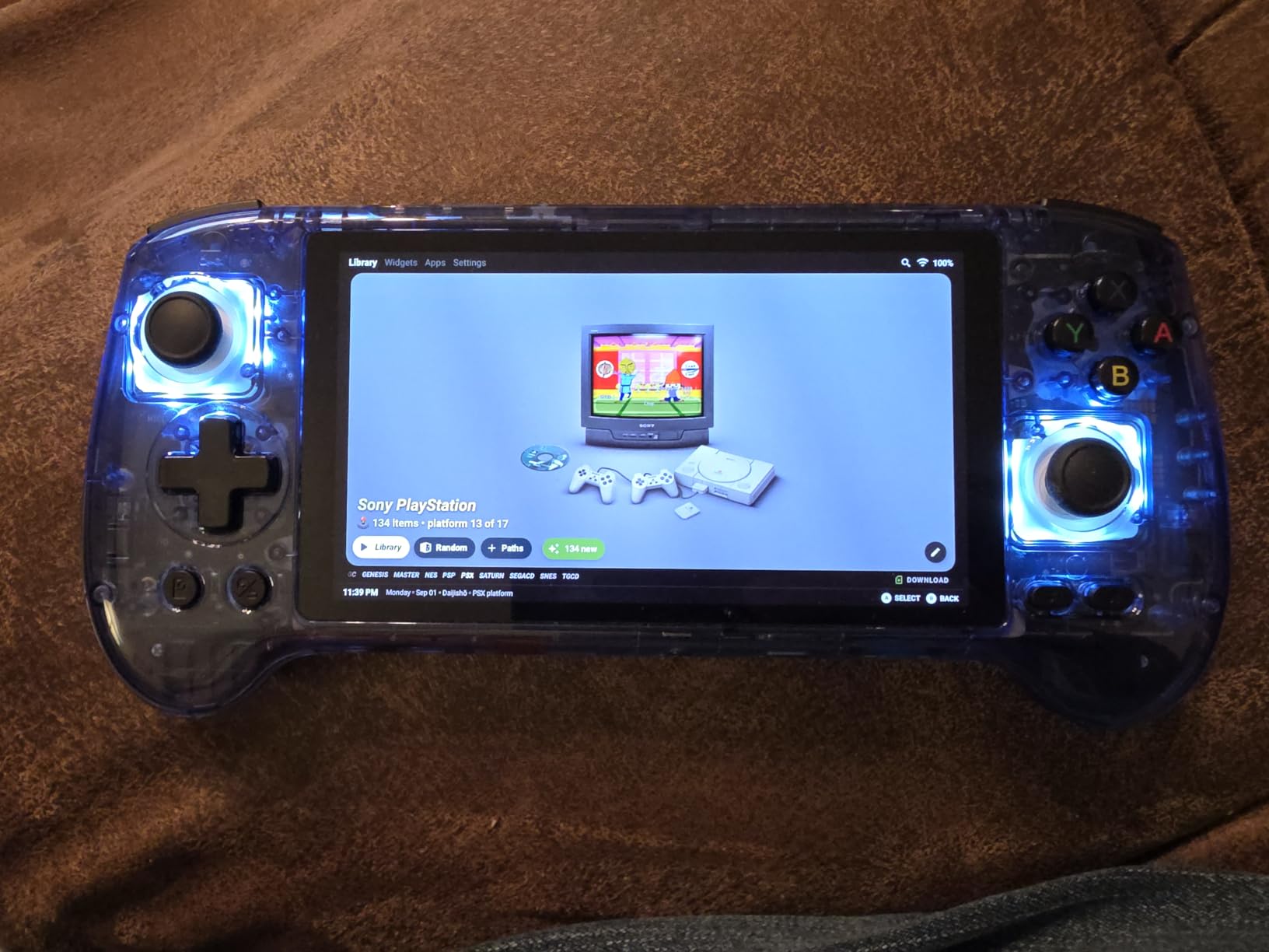 Anbernic RG556 Retro Handheld Game Android 13, RG 556 Handheld Game with 5.48 inch Touch OLED Screen, RG556 Supports DP and WiFi Bluetooth has Hall Rocker Battery 5500mAh customer photo 1