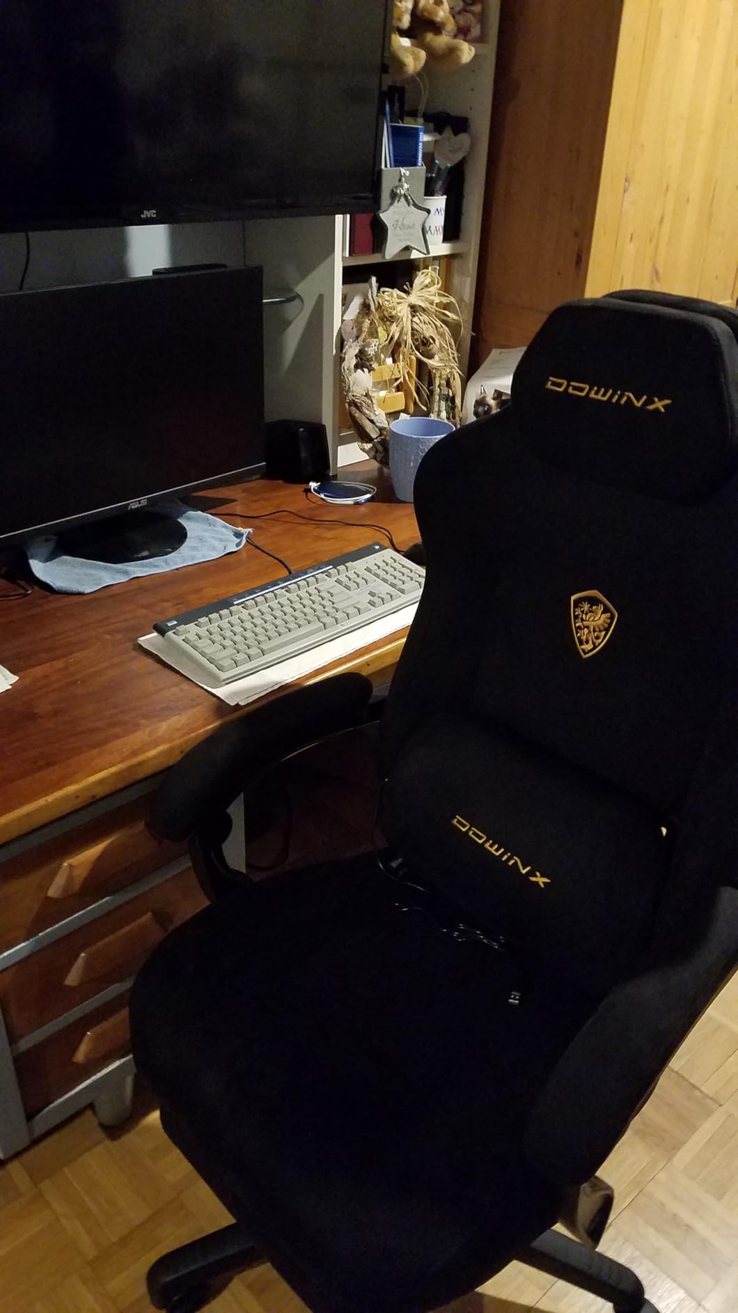 Dowinx Big and Tall Gaming Chair, Suede Fabric Game Chair with Pocket Spring Cushion, High Back Gamer Chair Ergonomic with Footrest for Adults Office, 440LBS, Black customer photo 1