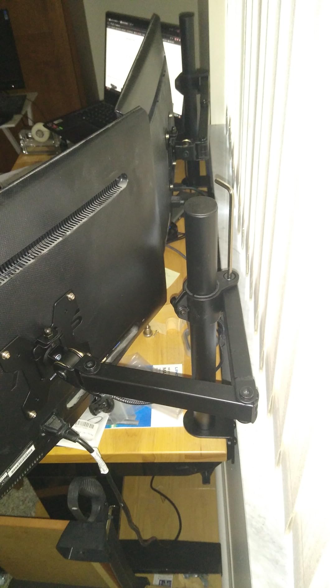 WALI Heavy Duty Single Monitor Arm Desk Mount for 13-49 Inch Screens, Ultrawide Monitor Stand with Full Motion Tilt, Swivel, Rotation, Holds up to 44 lbs, C-Clamp Mount for VESA 75/100mm,(M001S) customer photo 2