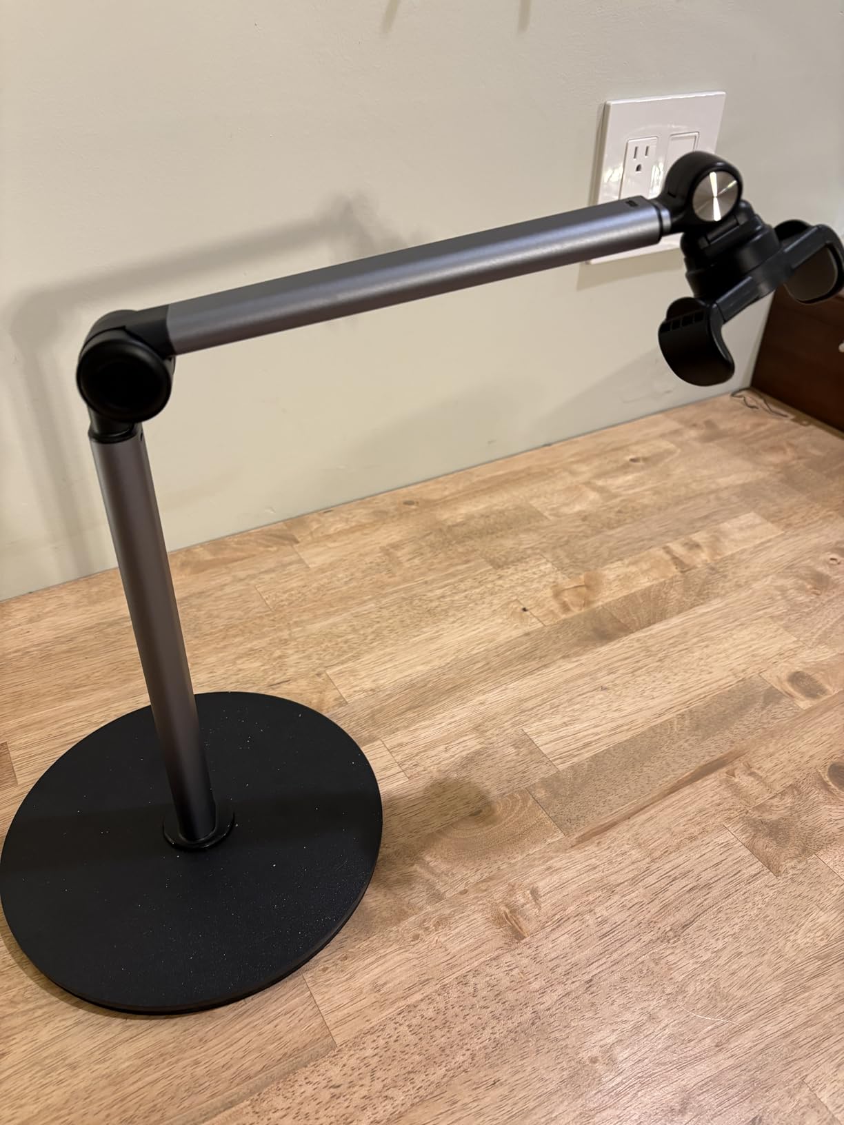 Overhead Phone Mount with Rechargeable Light for iPhone, Table Tripod for Content Creators, Portable Phone Camera Stand for Cooking, Video Recording, Filming, Nail Techs customer photo 2