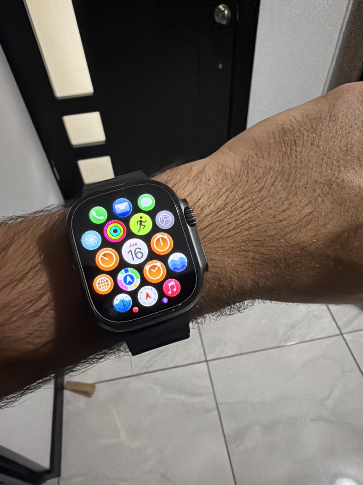 Apple Watch Ultra 3 [GPS + Cellular 49mm] Running & Multisport Smartwatch w/Rugged Titanium Case w/Black Titanium Milanese Loop - L. Satellite Communications, Advanced Health & Fitness Tracking customer photo 1