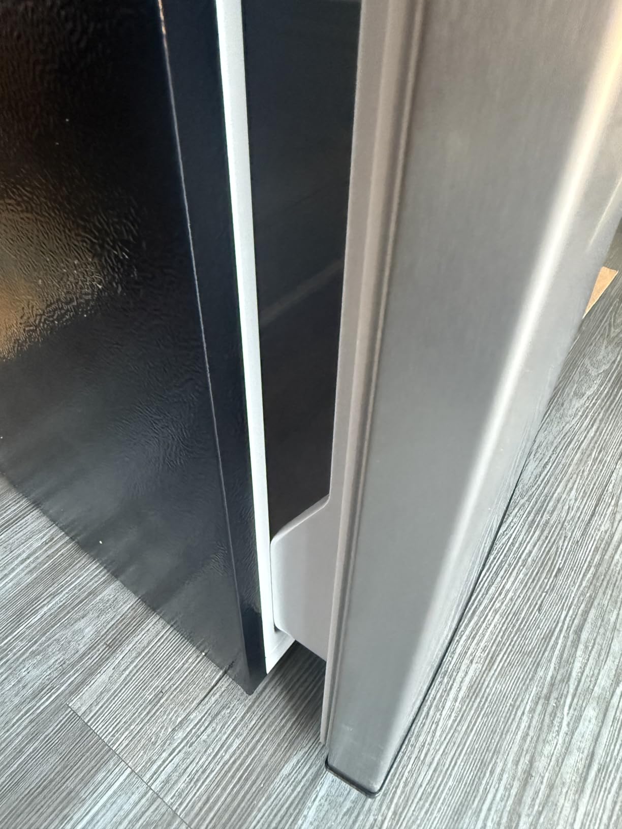 3.2 Cu. Ft. Mini Fridge with Freezer Small Refrigerator, Mini fridge for Bedroom, Dorm, Single Door, Energy Saving, Low Noise, Mini Fridge for Office (Grey) customer photo 2