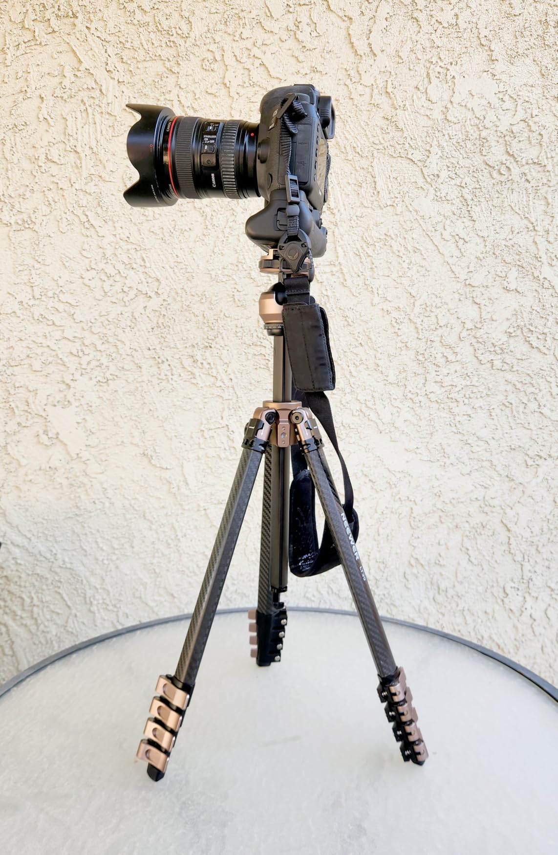 NEEWER LITETRIP LT39 Carbon Fiber Travel Tripod, Pan Tilt Ball Head customer photo 1