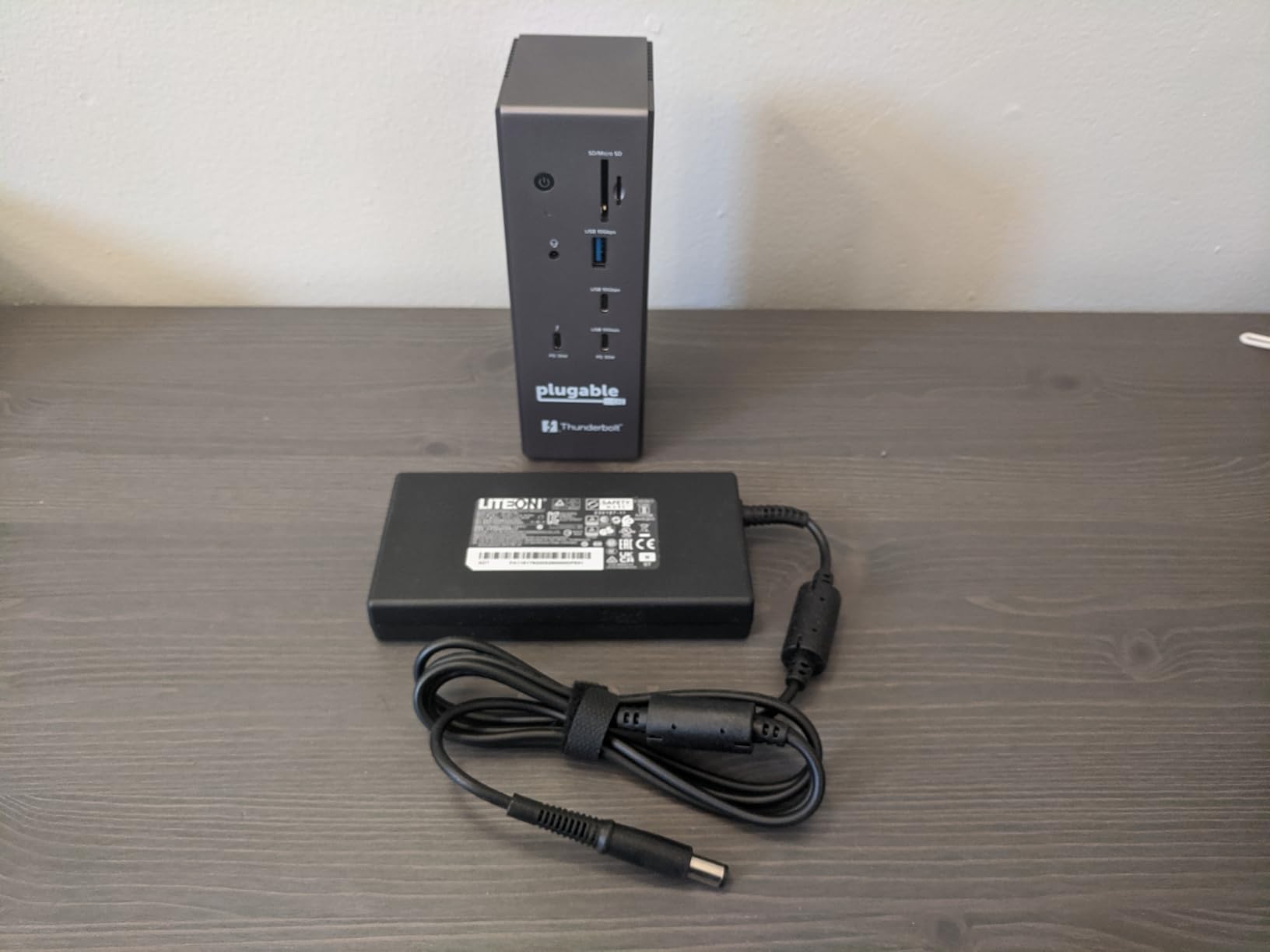 Plugable Thunderbolt 5 Dock: 16-in-1, Dual HDMI 2.1 Up to 8K 60Hz / 4K 144Hz, 140W Laptop Charging, 2.5GbE, Fanless, Driverless TAA Compliant Docking Station for MacBook Pro/Air & Windows (TBT-UDH2) customer photo 2