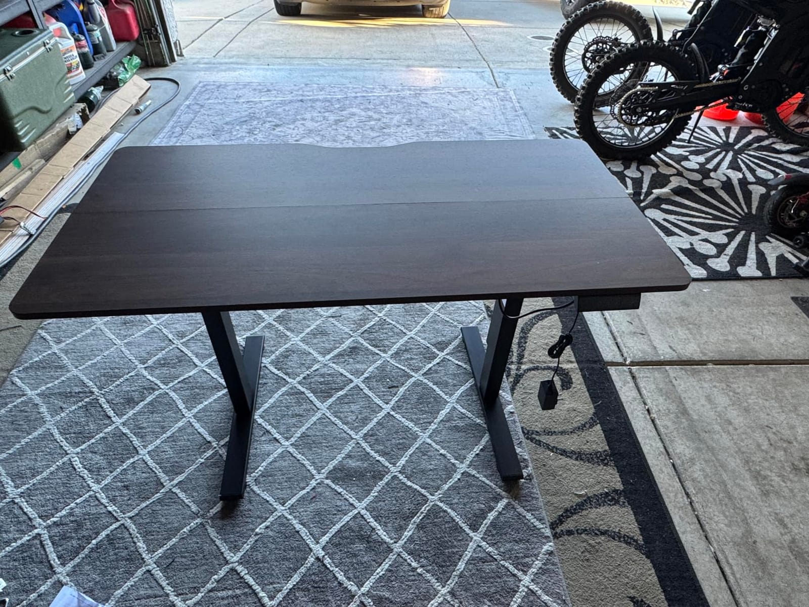FEZIBO Electric Standing Desk with L-Shaped Crossbar & Cable Management System, 48 x 24 Inches customer photo 1