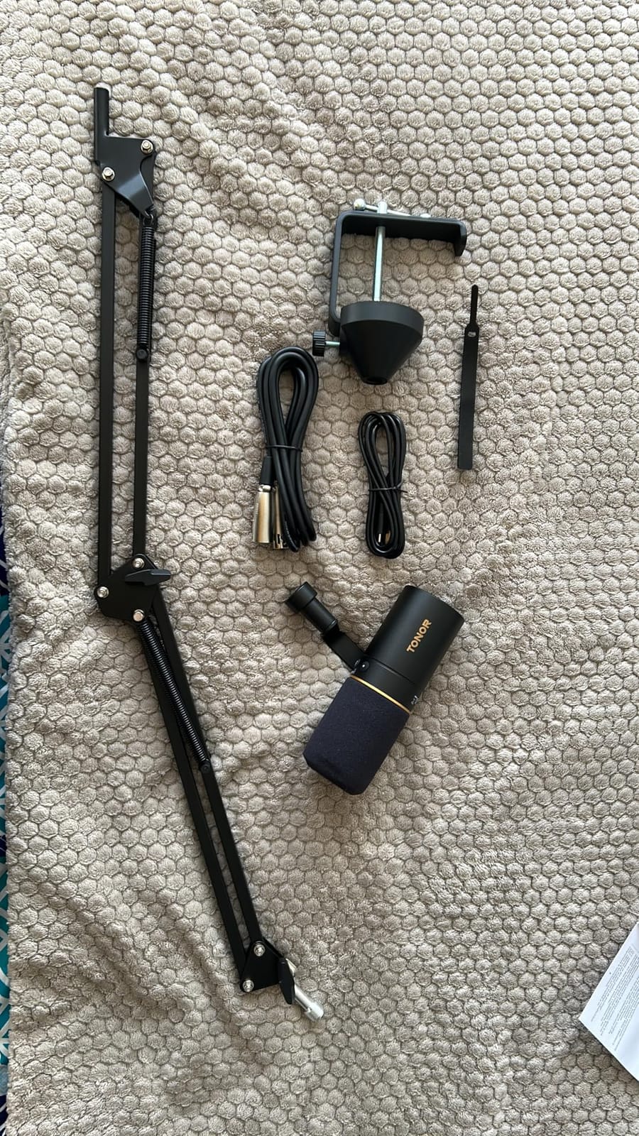 TONOR Dynamic Podcast Microphone for Studio, Cardioid XLR/USB Mic, AI Noise Cancellation, Tap Mute, 3.5mm Headphone Jack for Monitoring, Volume Control, Microfono with Desktop Stand, Black, TD510 AIR customer photo 1