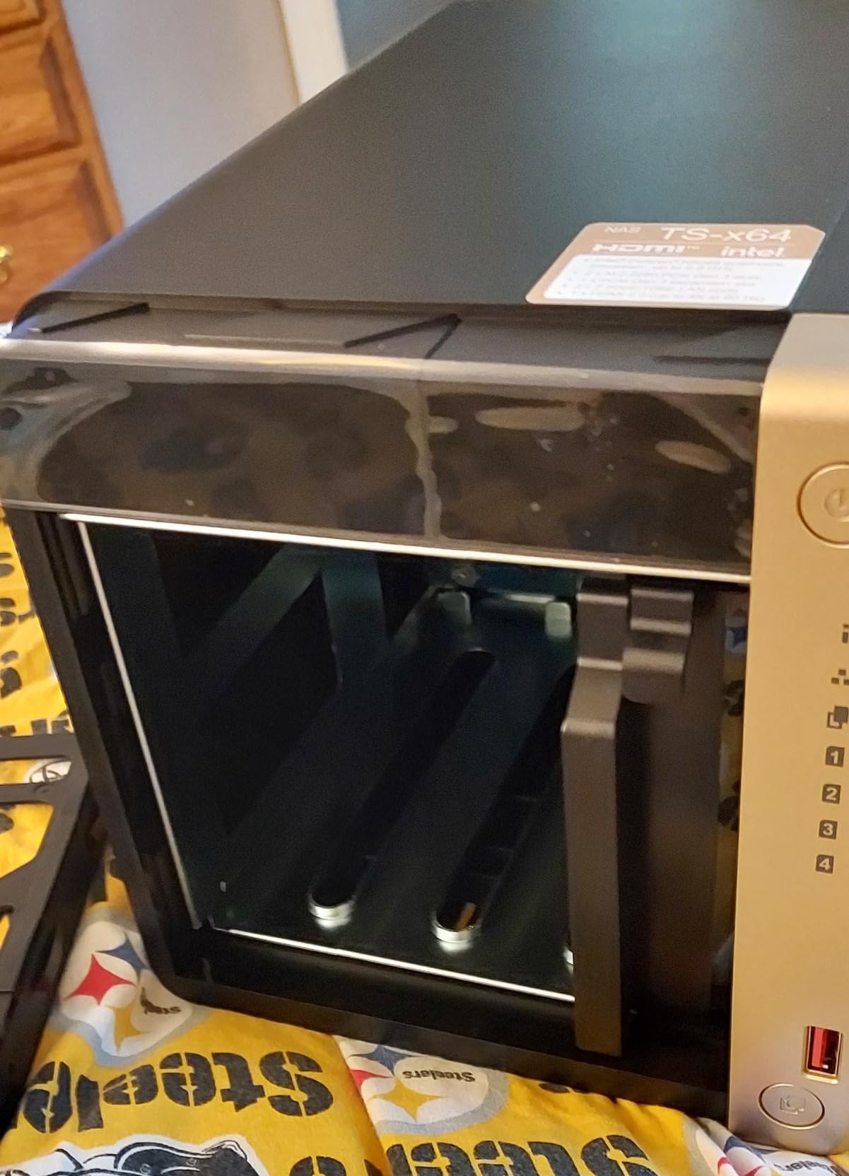 QNAP TS-464-8G-US 4 Bay Desktop NAS customer photo 2