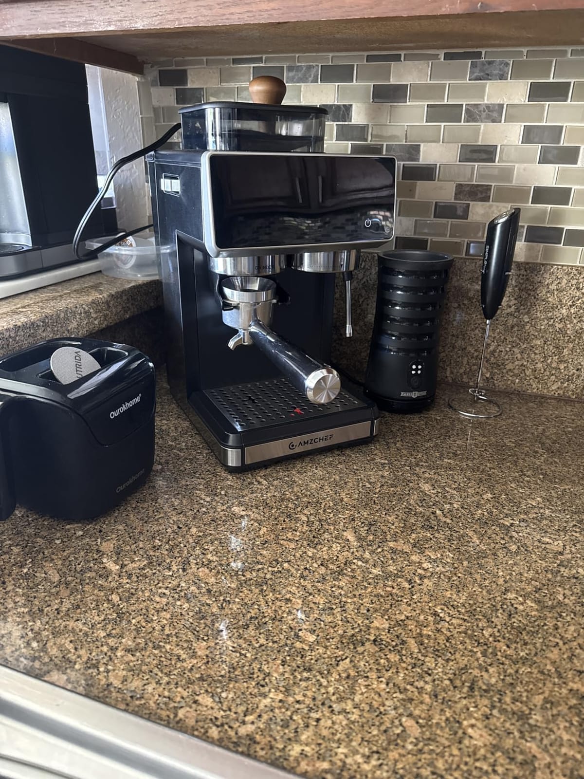 AMZCHEF Espresso Machine with Grinder, Latte & Cappuccino for Home Use customer photo 1