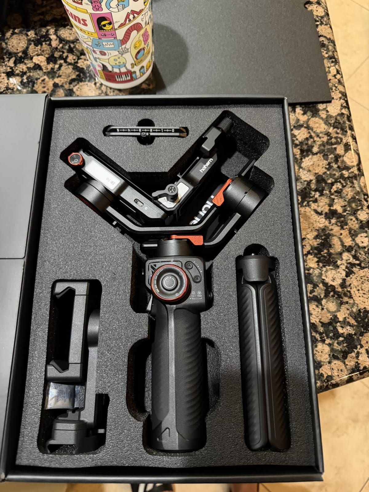 hohem iSteady MT3 3-Axis Gimbal Stabilizer for Mirrorless/Pocket/Action Cameras/Smartphone, Built-in AI Tracker with Fill Light, OLED Display, Camera Gimbal for Canon/Sony/Nikon/Fujifilm/GoPro customer photo 2