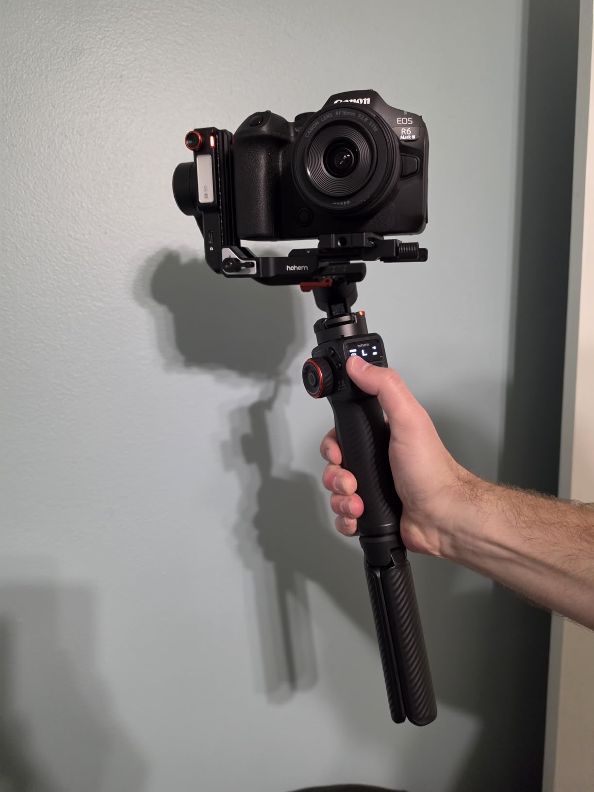 hohem iSteady MT3 Gimbal Stabilizer for Camera Compact Mirrorless/Action Cams/Smartphone, Built-in AI Tracker CCT RGB Light, OLED Display, 765g Portable, 3-Axis Camera Gimbal for Sony Canon Nikon customer photo 2