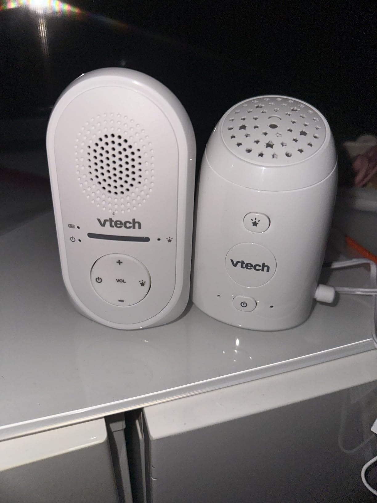 VTech TM8112 Audio Baby Monitor with Glow-on-Ceiling Starry Night Light, 8-Hour Rechargeable Battery, 1000ft Range & Belt Clip customer photo 2