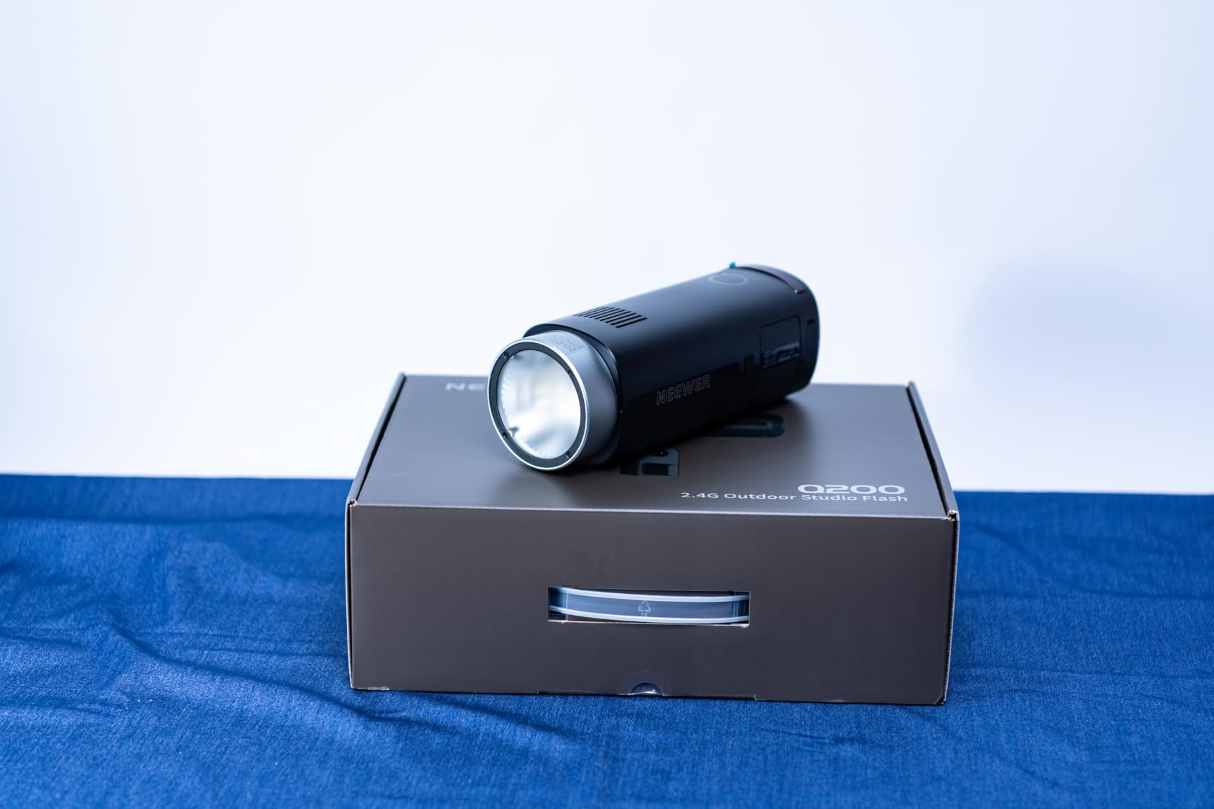 NEEWER 200Ws 2.4G TTL Outdoor Strobe Flash Compatible with Godox, 1/8000s HSS Portable Studio Photography Monolight with Modeling Light/3200mAh Battery/750 Flashes/1.5s Recycle, Q200 customer photo 1