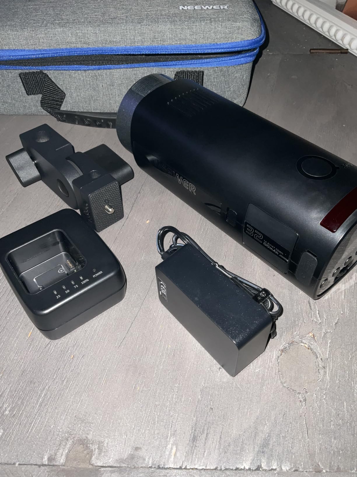 NEEWER 200Ws 2.4G TTL Outdoor Strobe Flash Compatible with Godox, 1/8000s HSS Portable Studio Photography Monolight with Modeling Light/3200mAh Battery/750 Flashes/1.5s Recycle, Q200 customer photo 2
