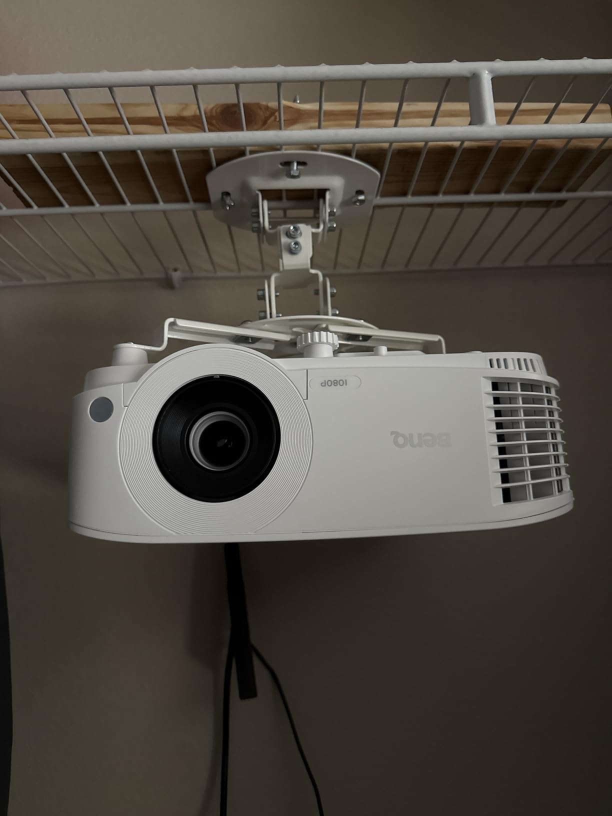 VIVO White Adjustable Ceiling Projector Mount, MOUNT-VP01W customer photo 2