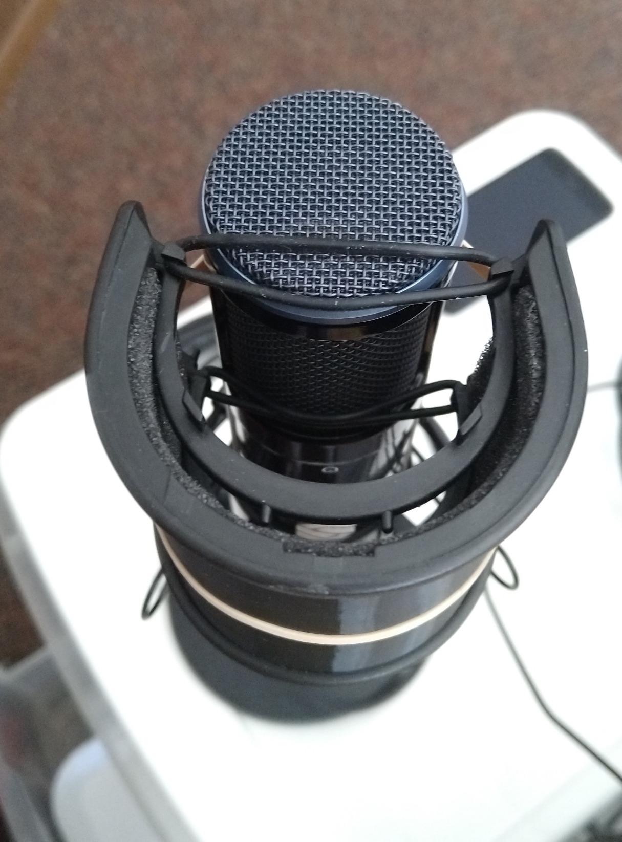 Microphone Shock Mount with Pop Filter, Mic Anti-Vibration Suspension Shock Mount Holder Clip for Diameter 46mm-51mm Microphone customer photo 2