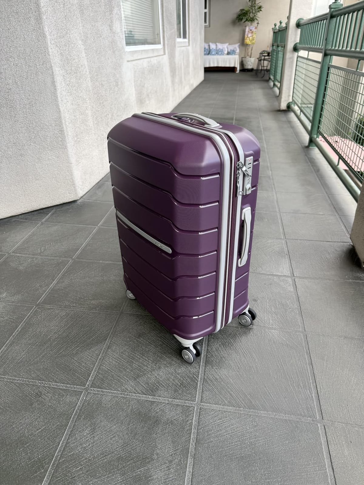 Samsonite Freeform Hardside Carry-On Luggage with Spinner Wheels - Hardshell Suitcase - TSA, Airline-Approved - Expandable Hard Shell, Smooth Rolling Wheels for Lightweight Travel – Black customer photo 2