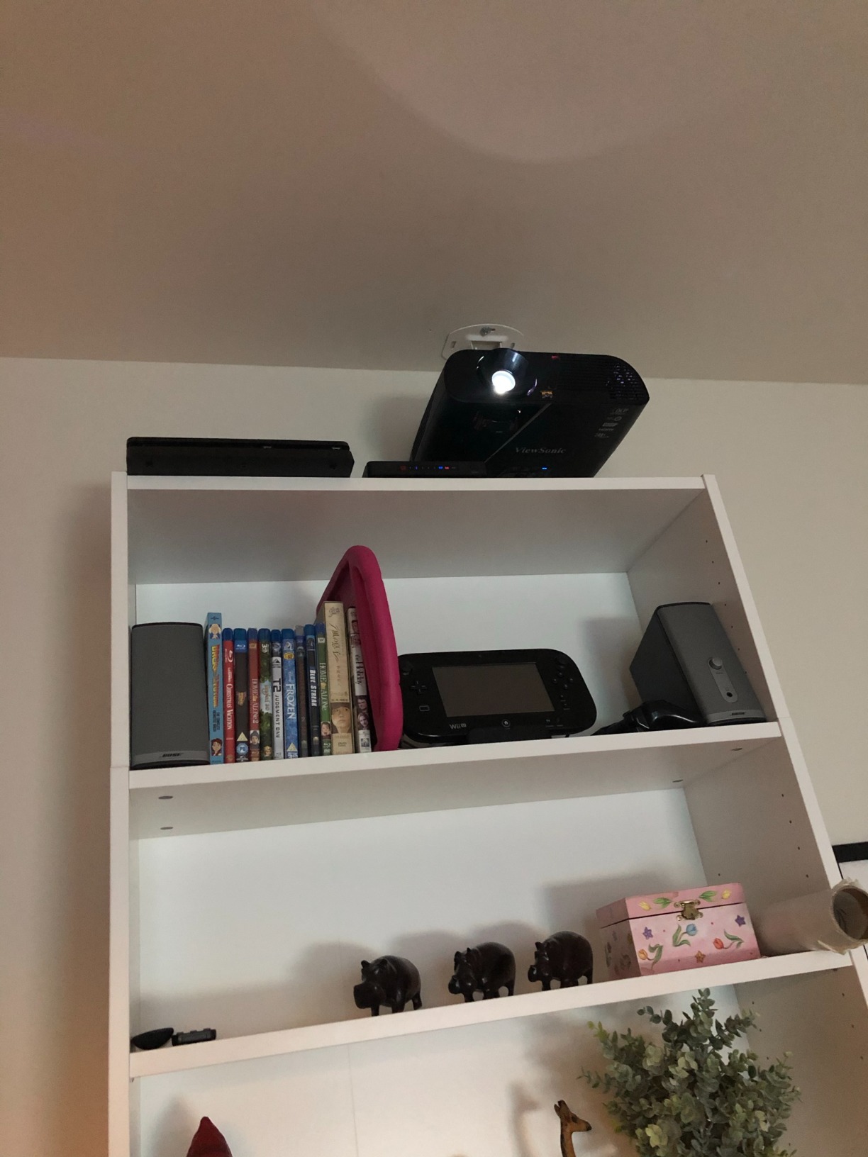 Mount-It! Low Profile Projector Ceiling Mount, 30 lbs, White customer photo 1