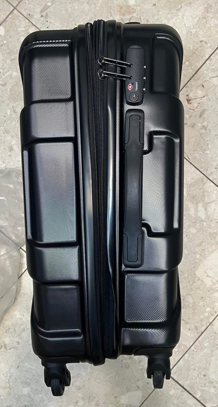 Samsonite Centric Hardside Expandable Luggage with Spinner Wheels, Black, Carry-On 20-Inch customer photo 2