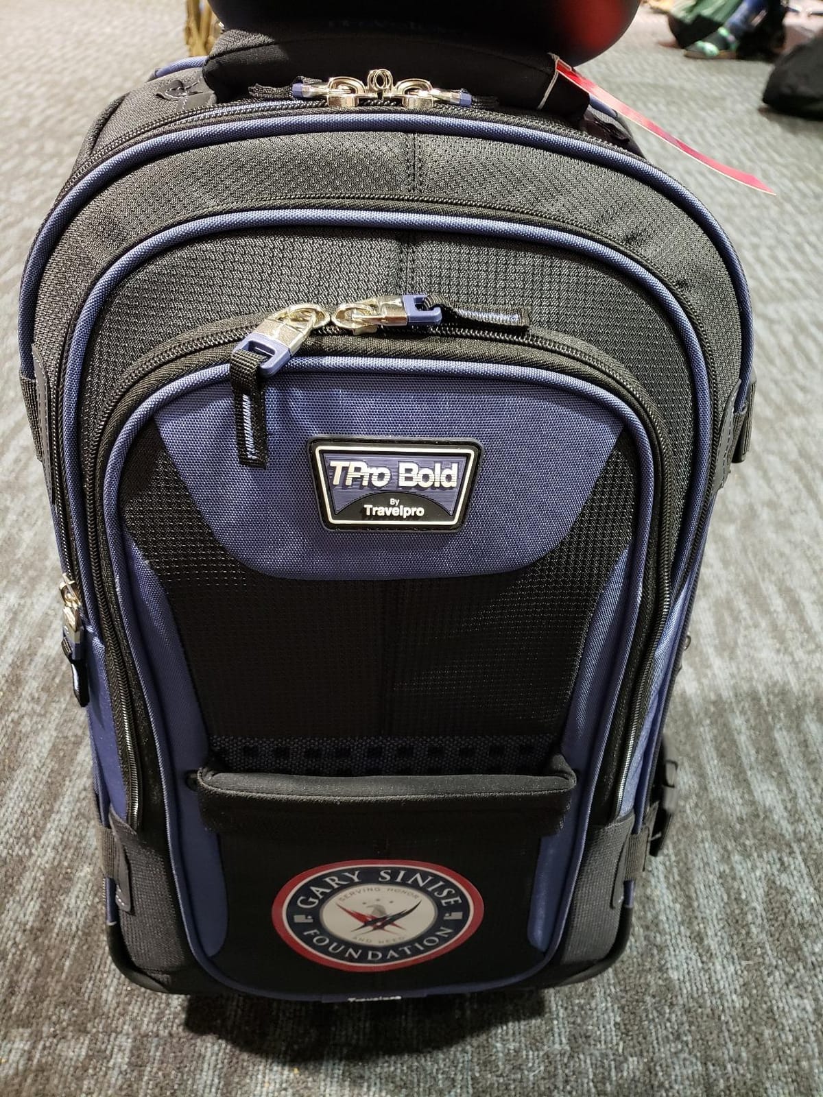 Travelpro Bold Softside Checked Rollaboard, Blue/Black, 25-Inch customer photo 1