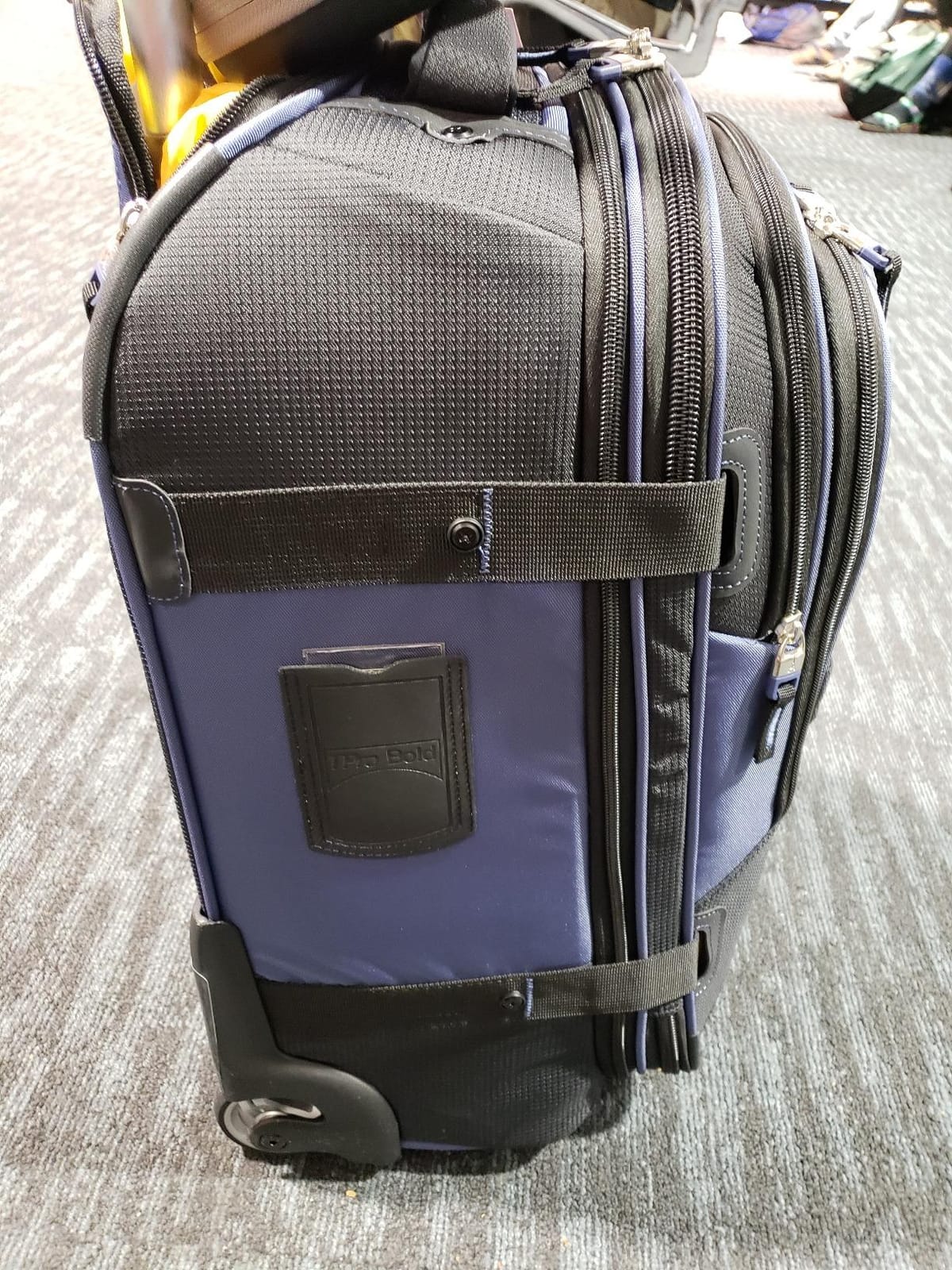 Travelpro Bold Softside Checked Rollaboard, Blue/Black, 25-Inch customer photo 2