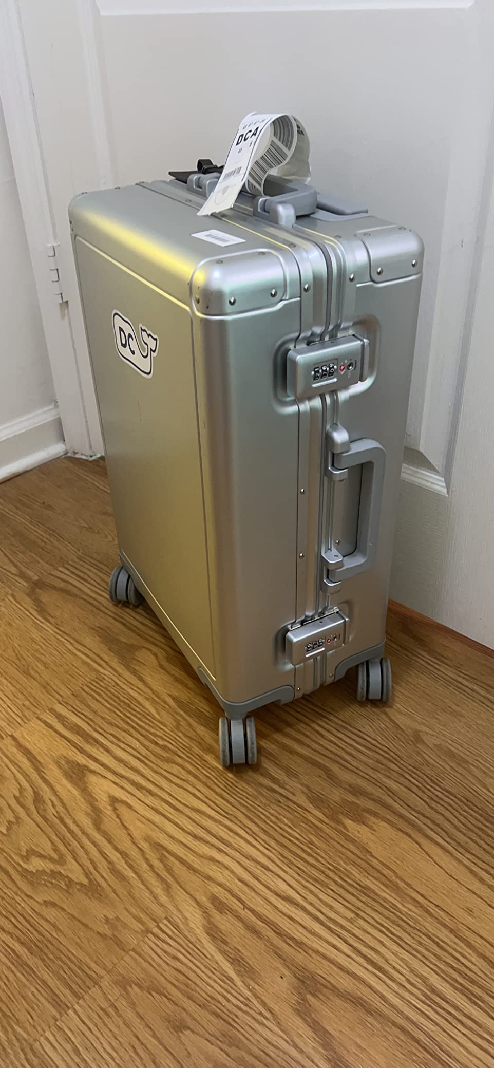 LEVEL8 Aluminum Zipperless Luggage 20 Inch, Carry on Suitcases with Wheels customer photo 1