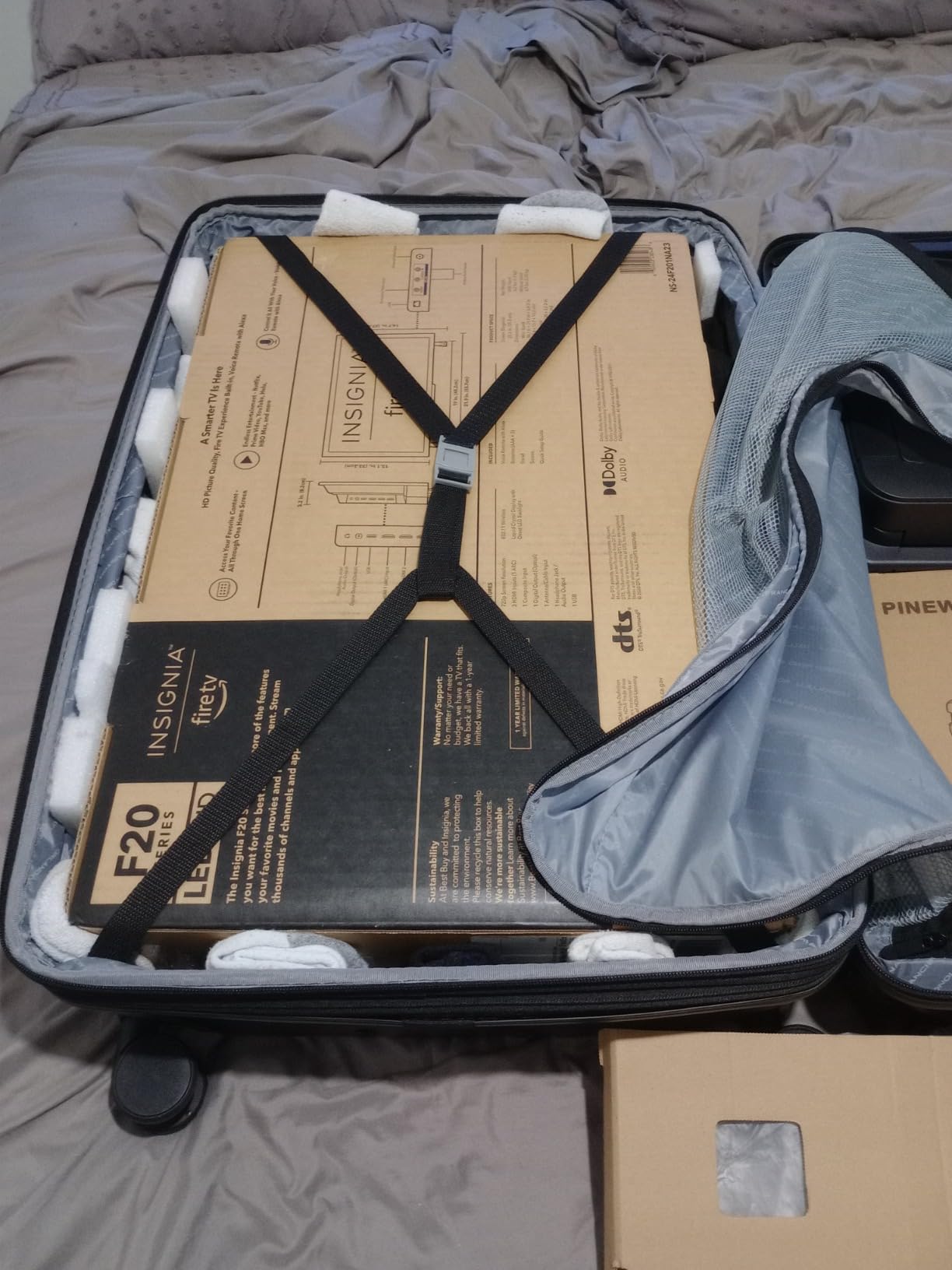 U.S. Traveler Boren Expandable Hardside Rugged Travel Luggage with 8 Spinner Wheels, Navy, Checked-Large 30-Inch customer photo 1
