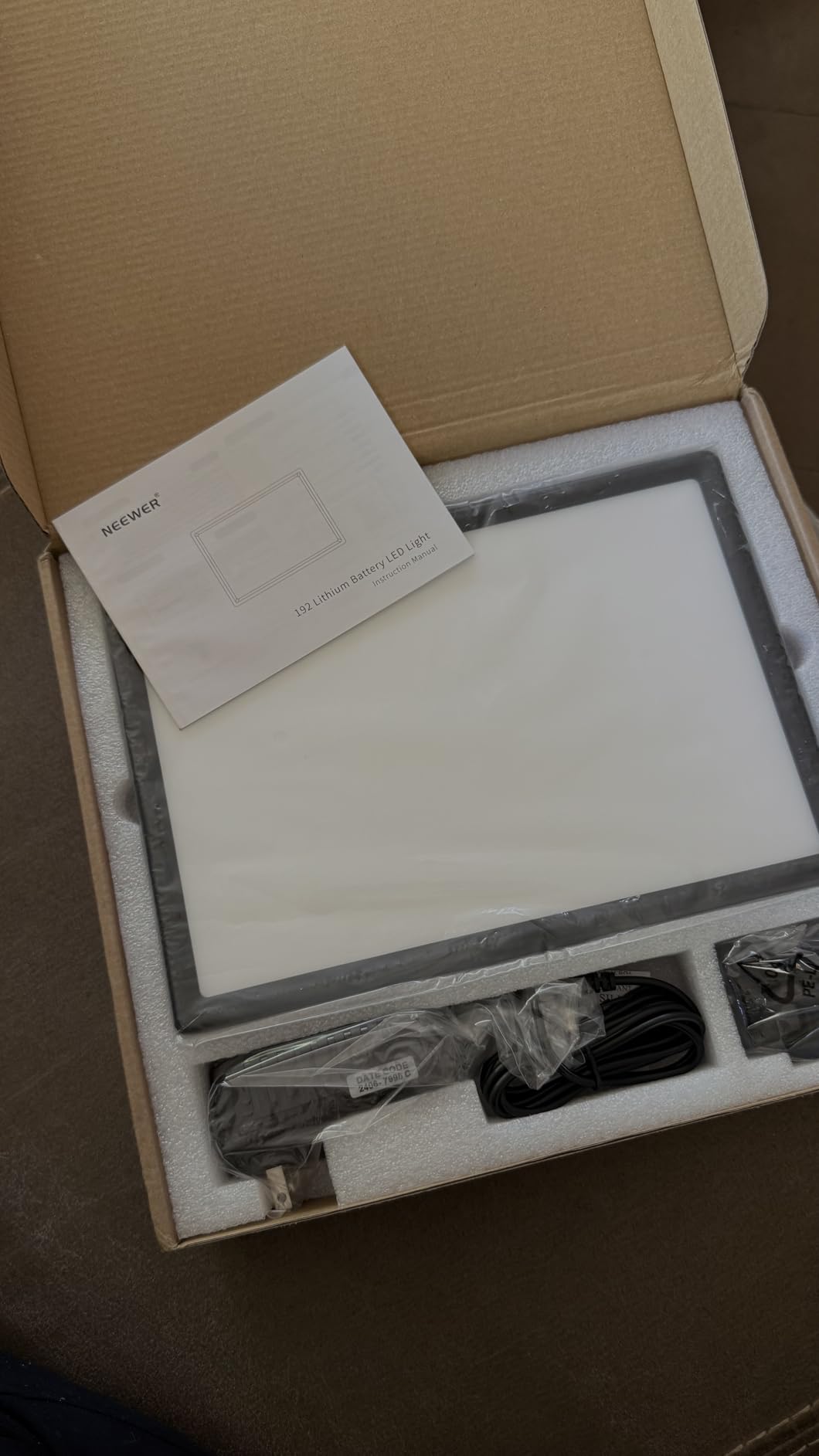 NEEWER LED Video Soft Light Panel,19.5W Ultra Slim Dimmable Bi Color Studio Camera Light with 2PCS 4000mAh Built in Lithium Batteries, 3200-5600K CRI95+ for Photography Video Recording Live Streaming customer photo 1