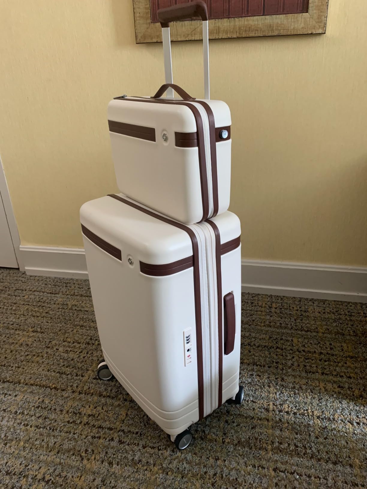 Virtuosa Hardside 21 Inch Carry On Luggage - Airline Approved with 360° Spinner Wheels, RightHeight™ Adjustable Handle - Zippered WetPak™ - TSA Lock - Expandable Light Polycarbonate Shell - Navy customer photo 2