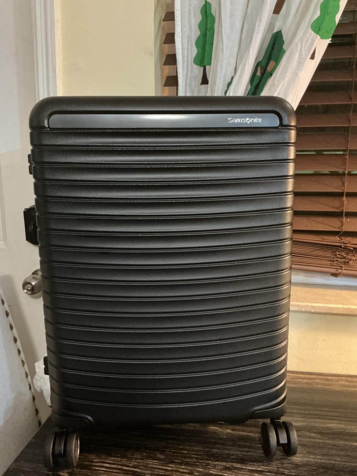 Samsonite Framelock Max Hardside Luggage with Spinner Wheels, Lightweight zipper-less (Asphalt Black, Large Spinner) customer photo 2