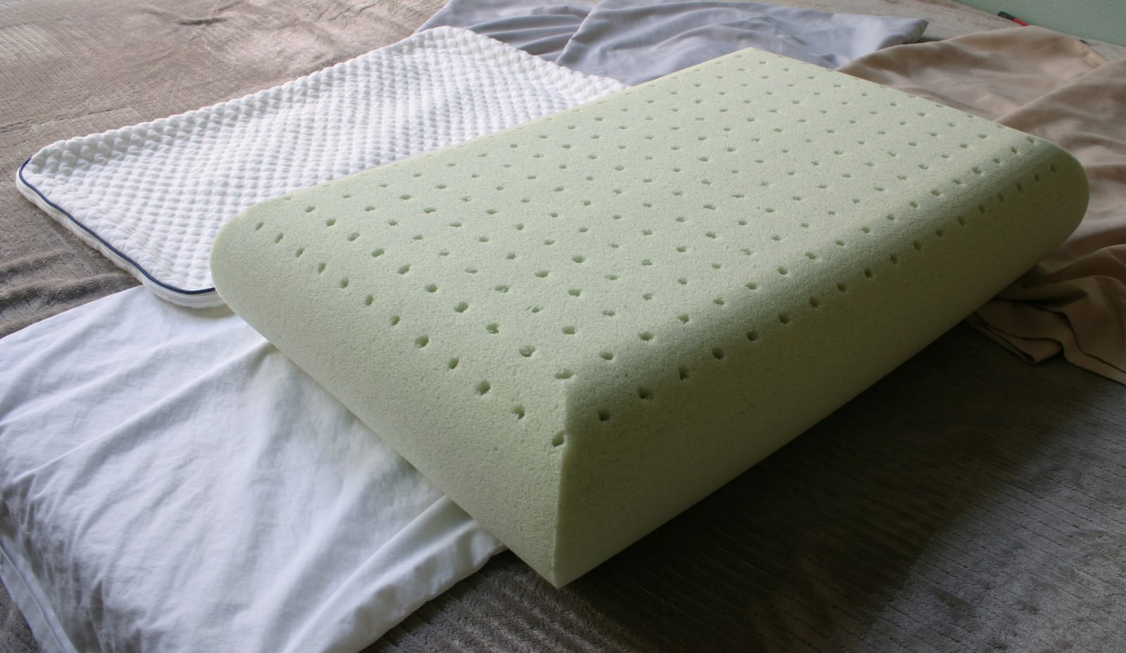 Weekender Cooling Gel Memory Foam Camping Pillow – Travel Size, Ventilated Cooling Pillow for Side & Back Sleepers, Neck Support, Compact with Carry Bag, Washable Cover customer photo 2