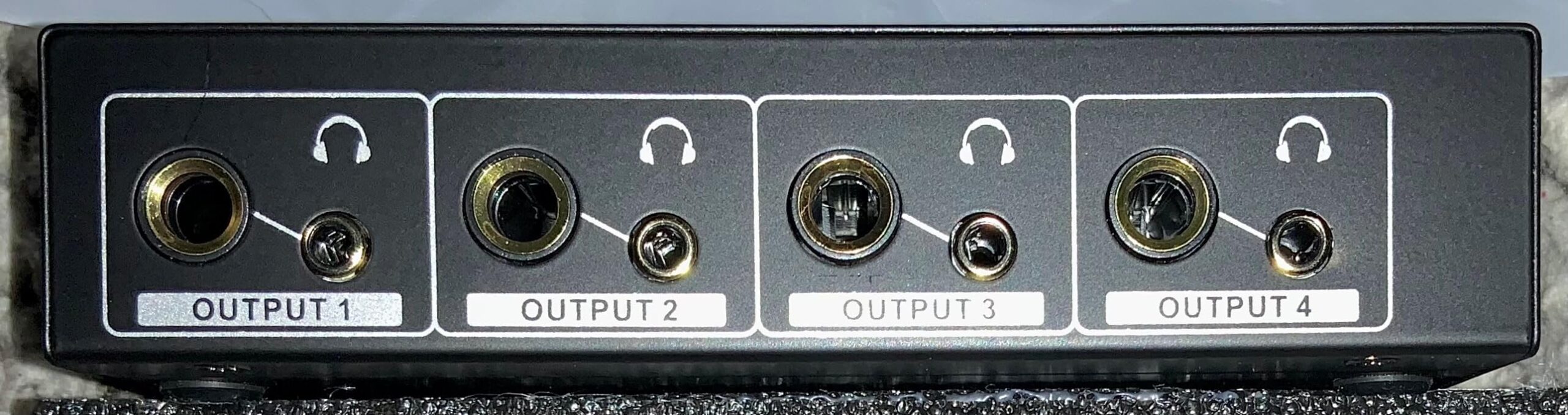 4 Channel Headphone Amplifier, 8 Outputs Stereo Audio Amplifier customer photo 1