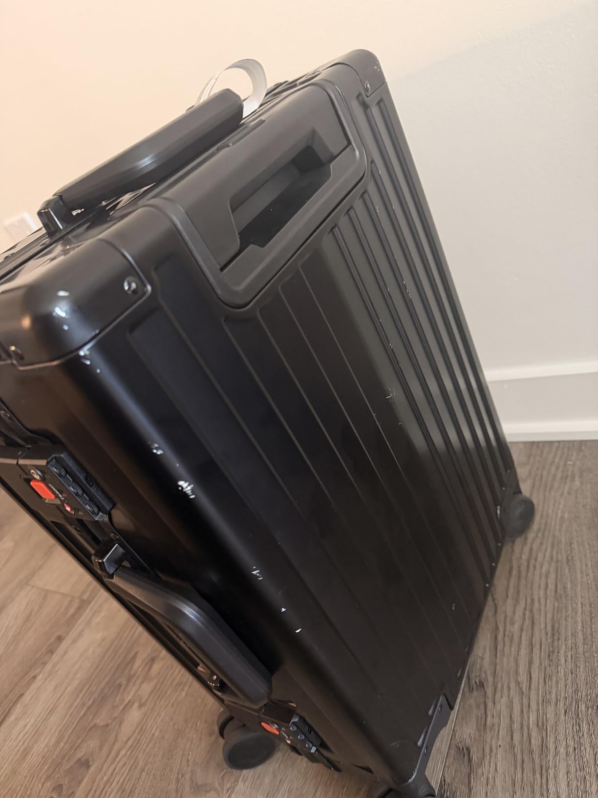 VentureVault All Aluminum Zipperless Carry On Luggage, 20 Inch, Silver customer photo 2